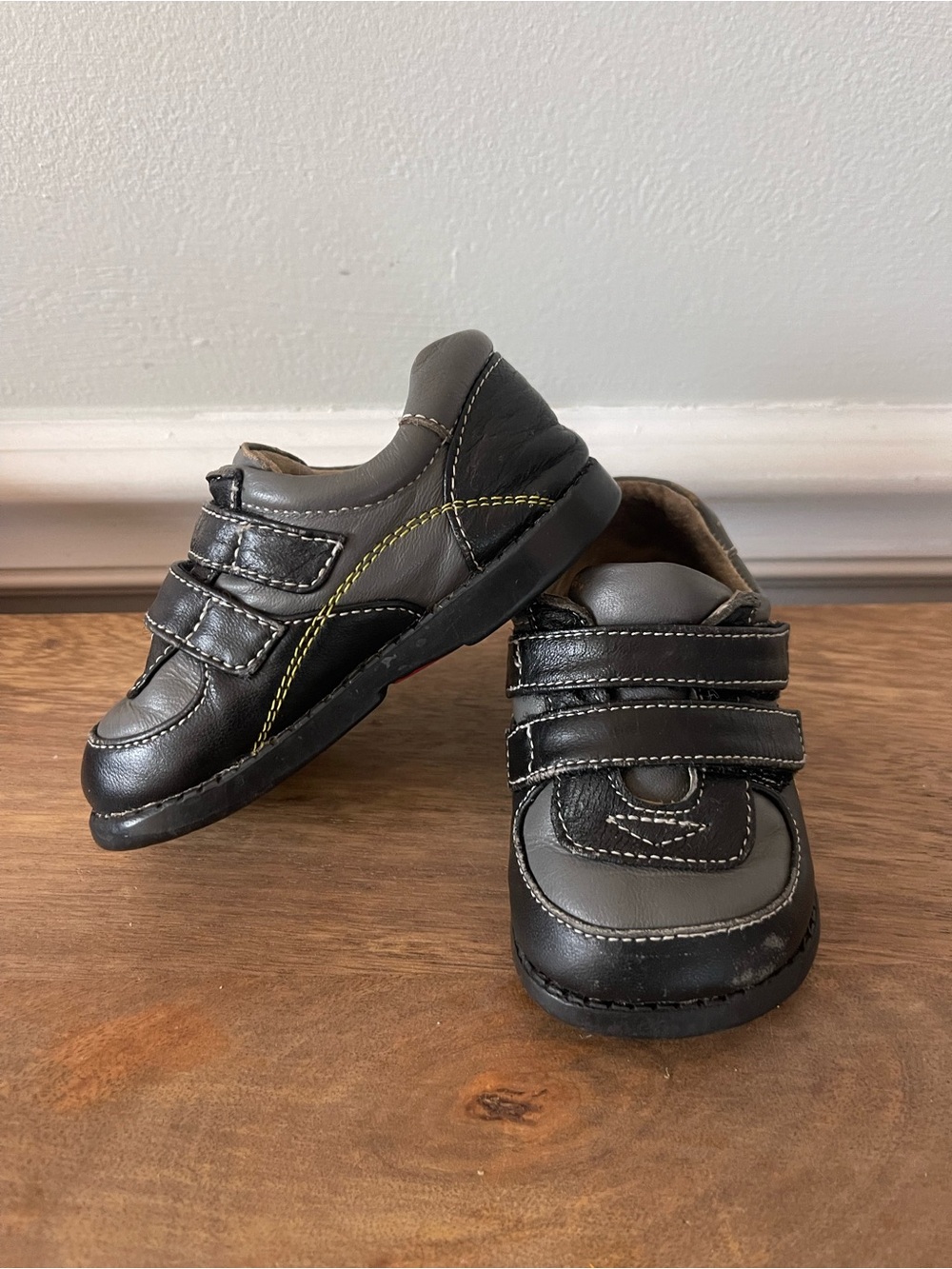 See Kai Run Black and Gray size 5 Sneakers